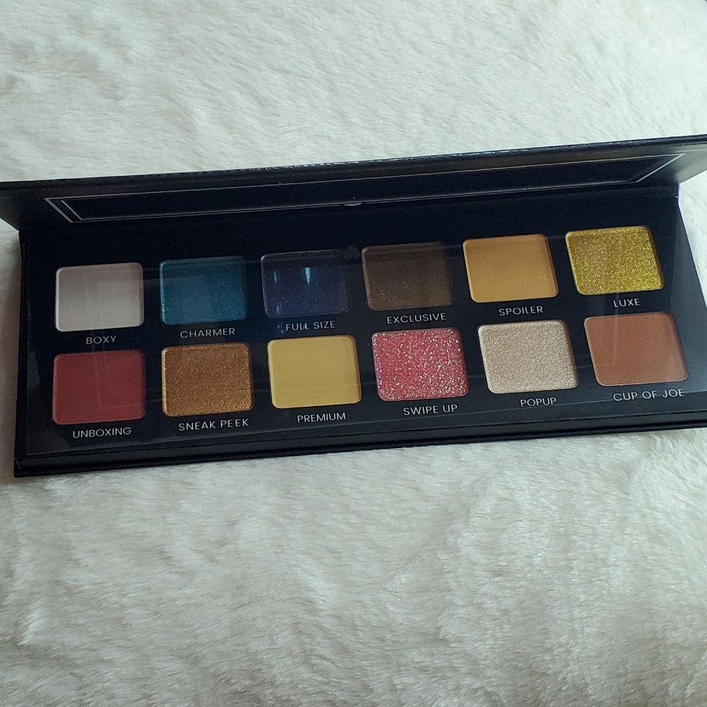 Boxy Charm Eyeshadow Palette HELLO,CHARMER!